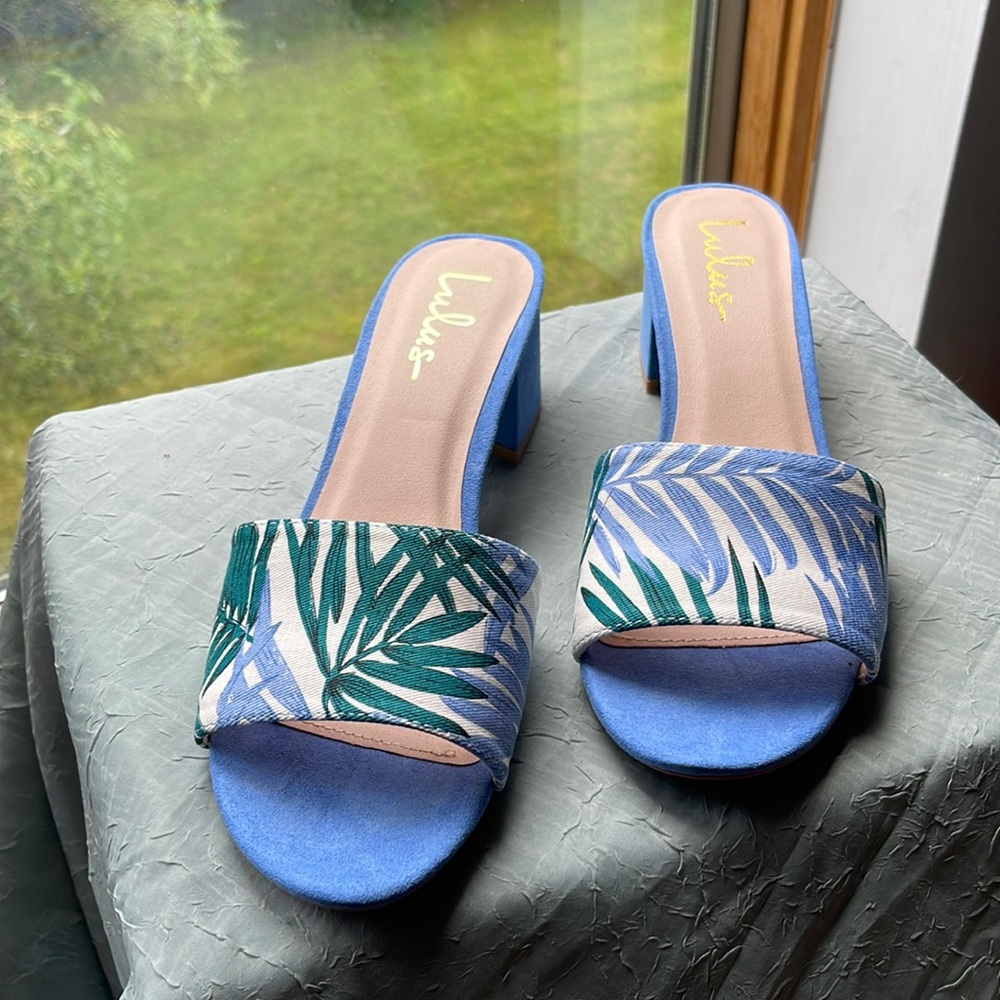 LuLu’s Multi-Print Palm Leaf Mules - Sz 8.5